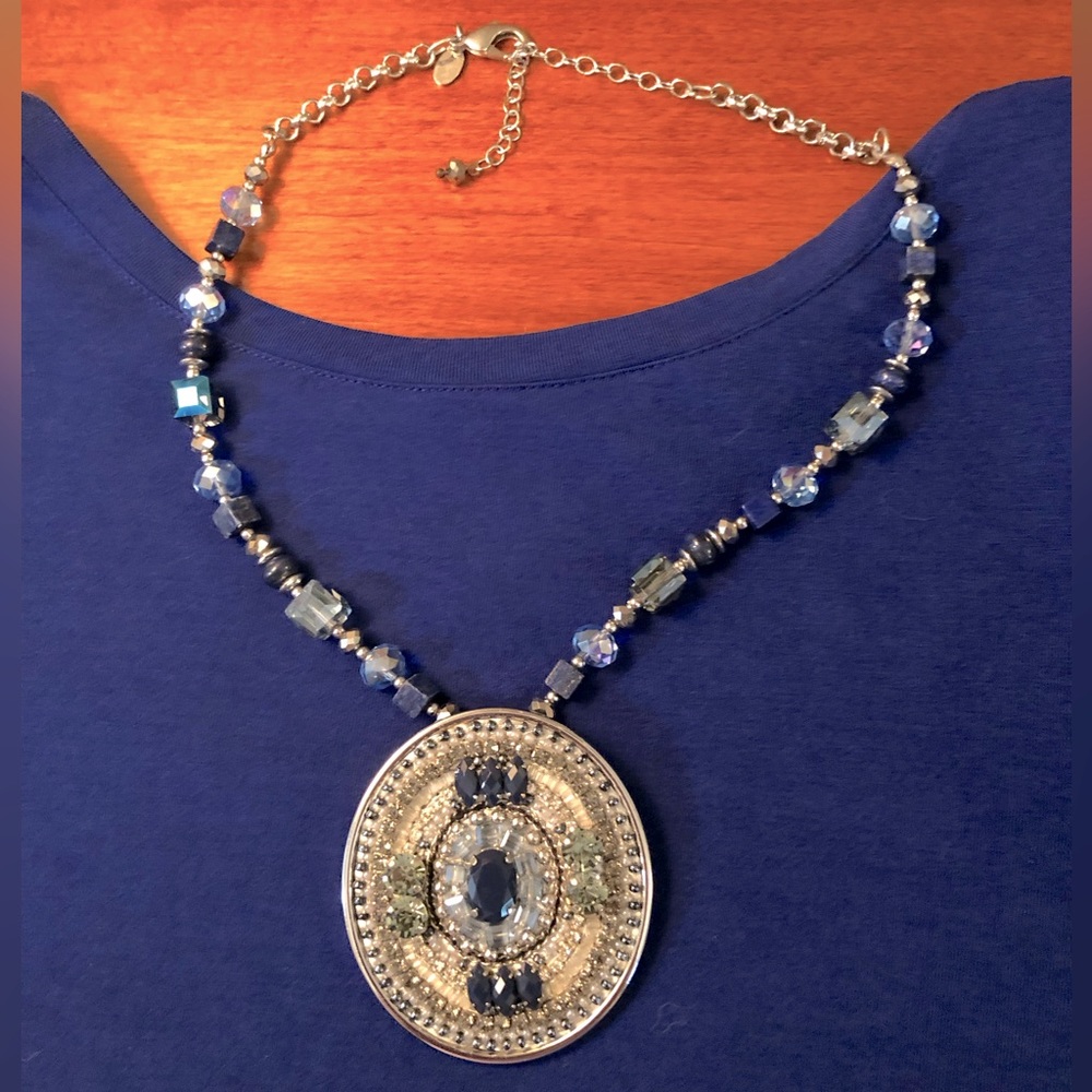 Chicos necklace in shades of blue